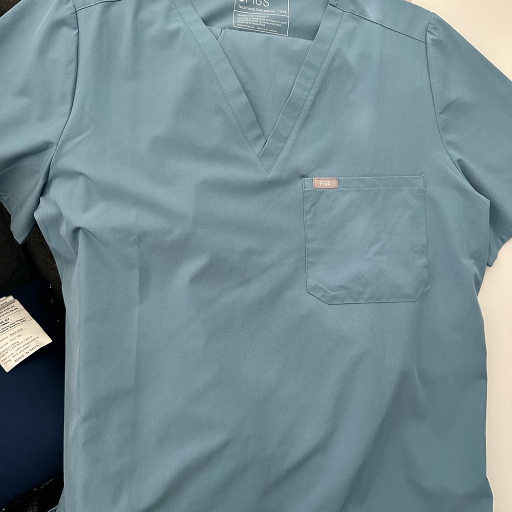 Figs Blue women’s scrub set.